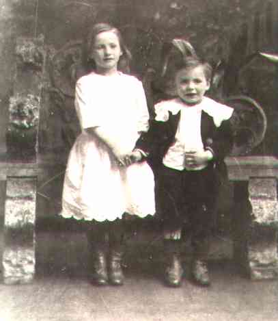 Joyce&RalphWeller@1913.jpg (13544 bytes)