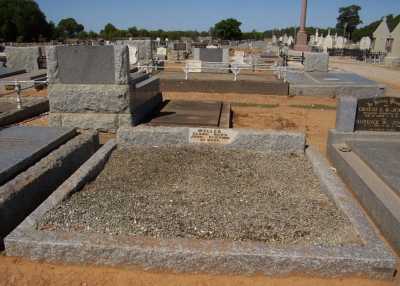 The grave of John Weller (born 1866), his second wife Clara, and their children Ruby and Cliff.