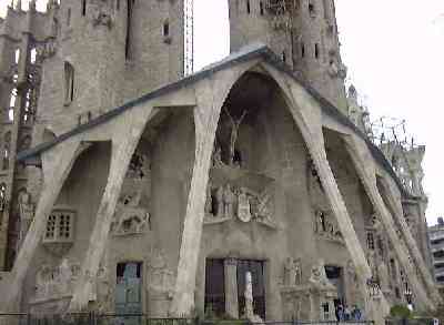 SagradaFamilia.jpg (12436 bytes)