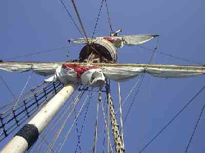 Crows nest.jpg (11002 bytes)