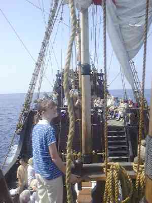 Looking aft.jpg (15282 bytes)