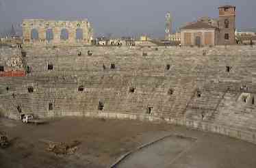 Amphitheatre-Verona.jpg (8606 bytes)