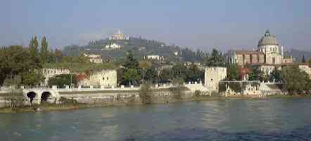 RiverAdige-Verona.jpg (7982 bytes)